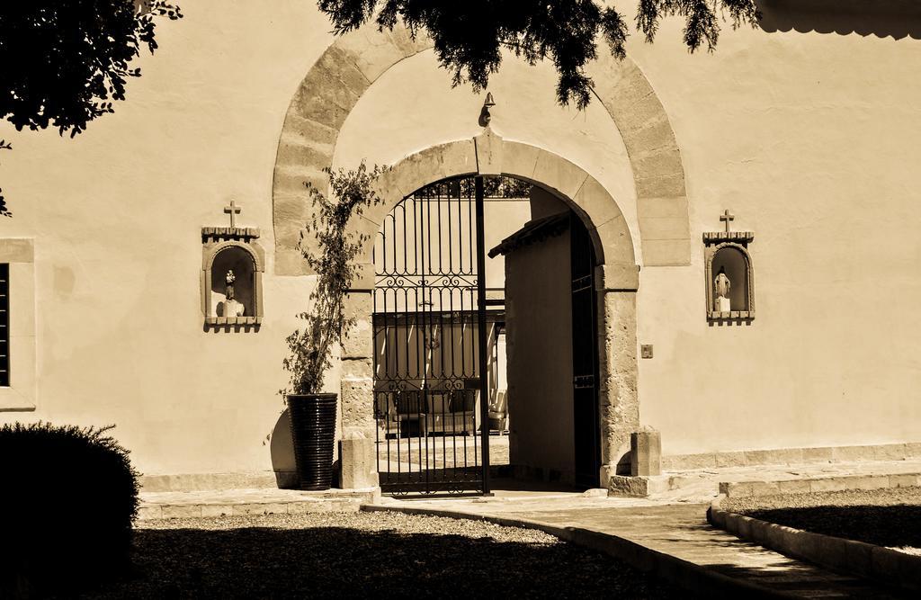 Chiusa Di Carlo Agriturismo アヴォラ エクステリア 写真